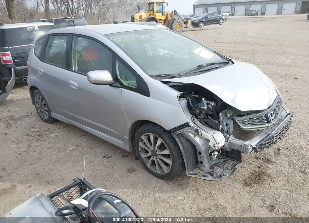 2013 HONDA FIT SPORT VIN: JHMGE8H51DC013082