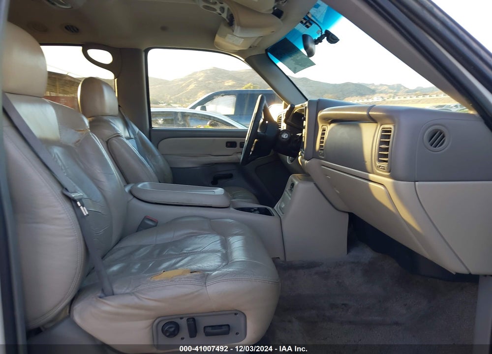 2001 CHEVROLET TAHOE LT VIN: 1GNEC13T41R156359