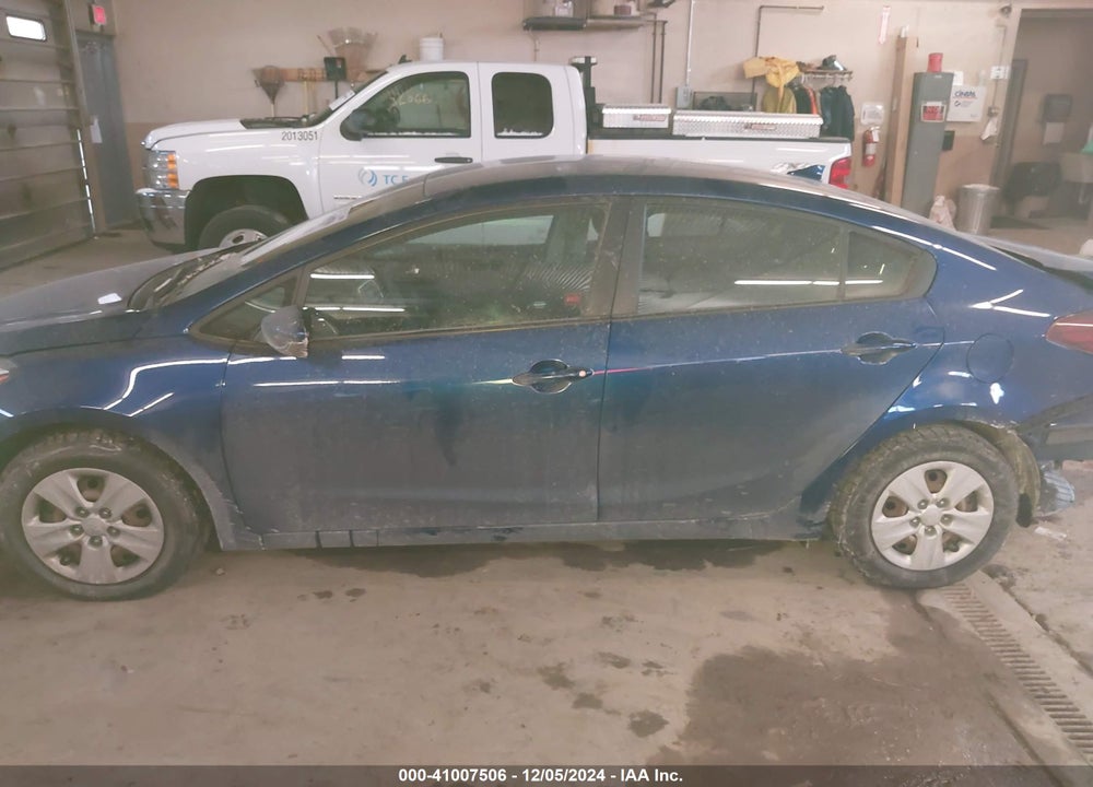2017 KIA FORTE VIN: 3KPFK4A74HE017863