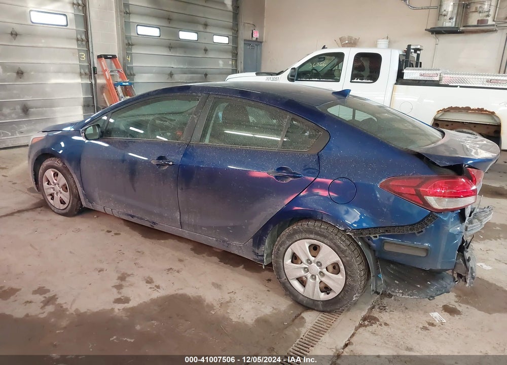 2017 KIA FORTE VIN: 3KPFK4A74HE017863