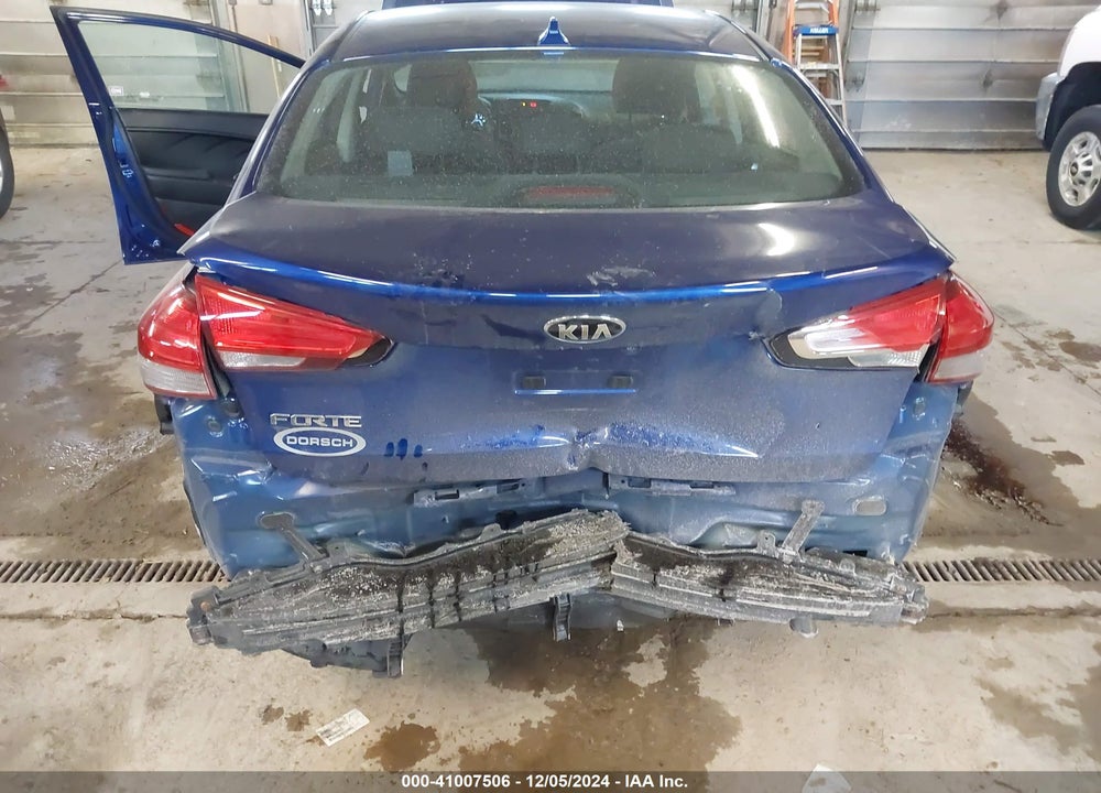 2017 KIA FORTE VIN: 3KPFK4A74HE017863