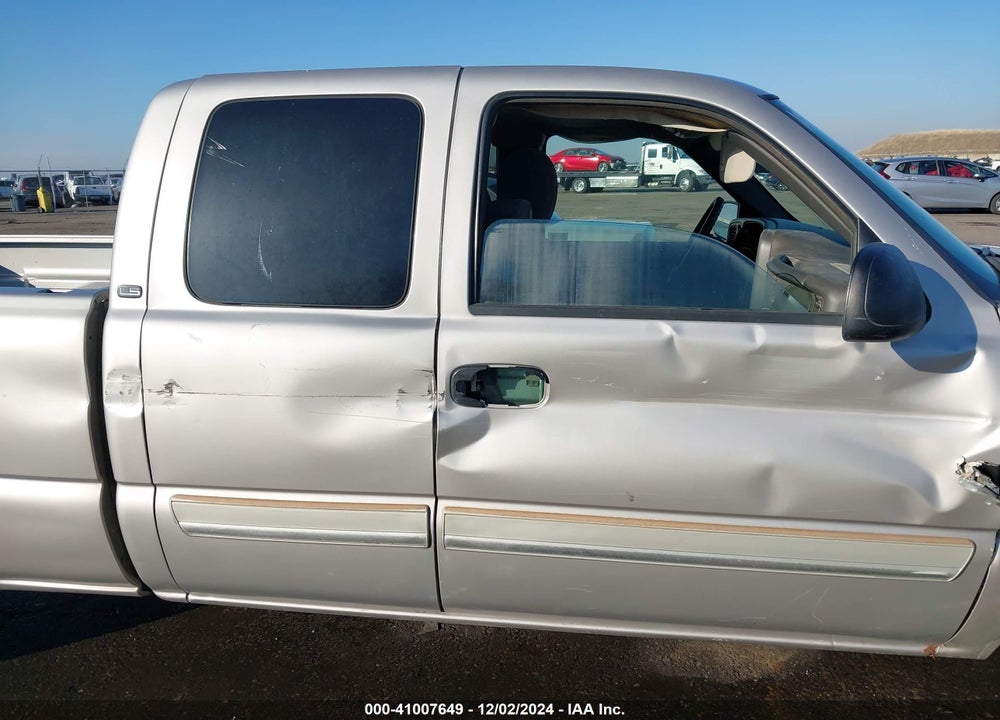 2004 CHEVROLET SILVERADO 1500 LS VIN: 2GCEC19V041363068