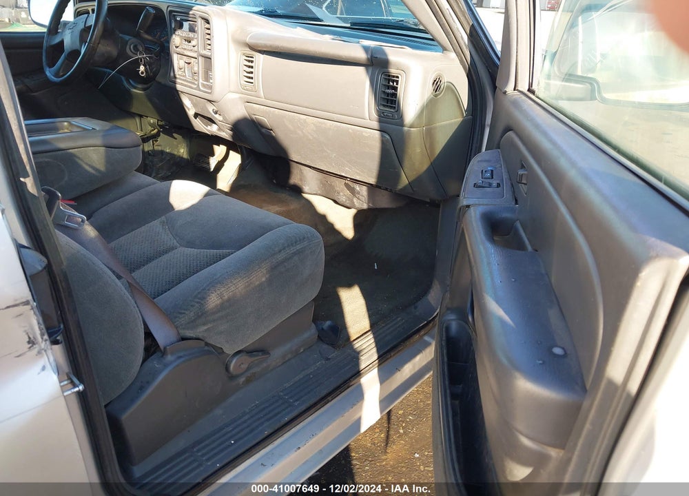 2004 CHEVROLET SILVERADO 1500 LS VIN: 2GCEC19V041363068