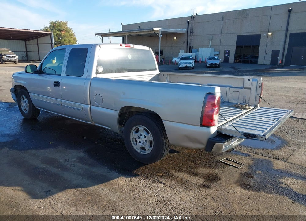 2004 CHEVROLET SILVERADO 1500 LS VIN: 2GCEC19V041363068