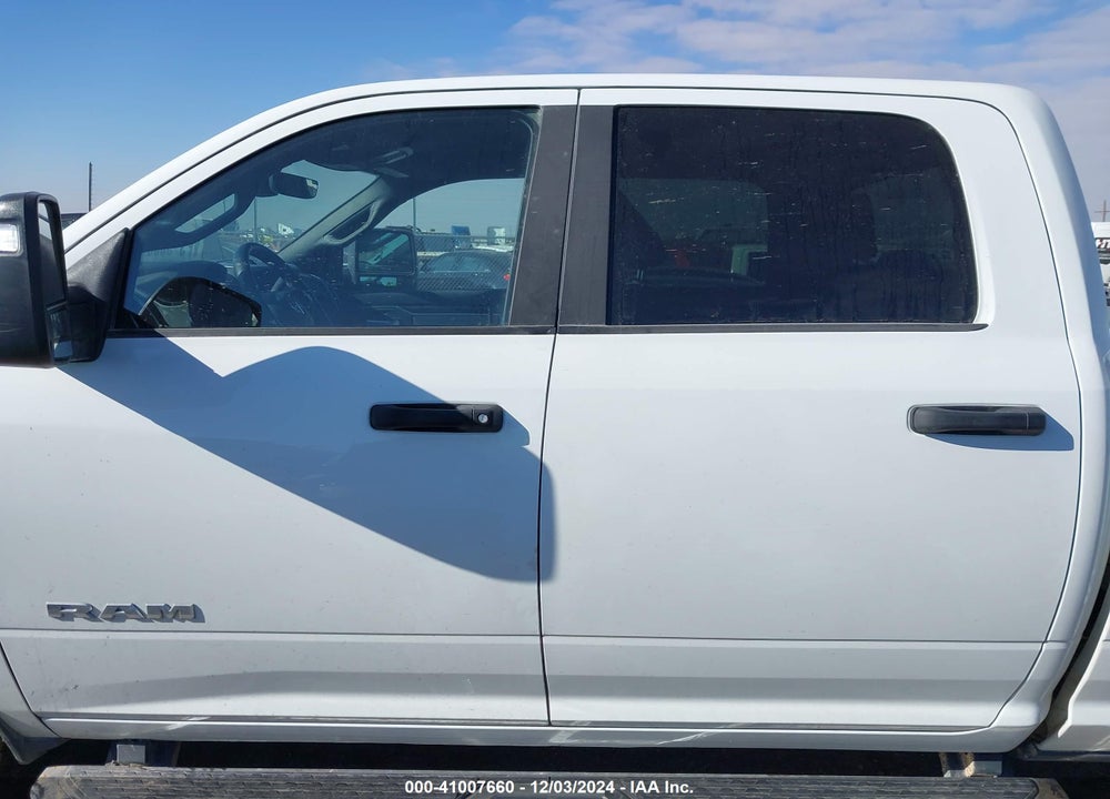 2024 RAM 2500 BIG HORN 4X4 6'4 BOX VIN: 3C6UR5DL3RG303928