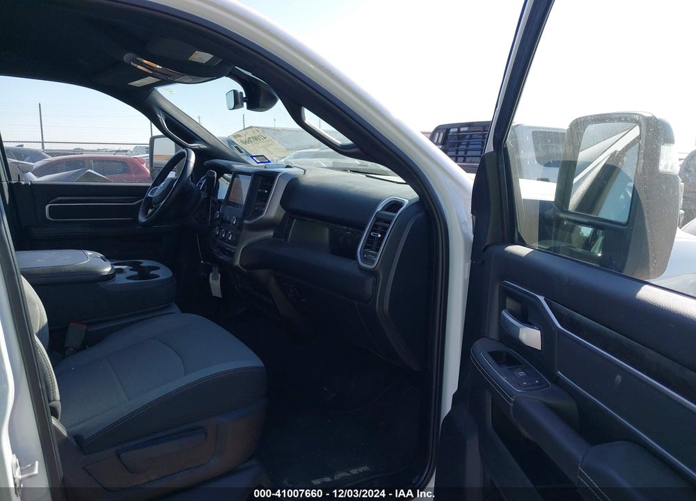 2024 RAM 2500 BIG HORN 4X4 6'4 BOX VIN: 3C6UR5DL3RG303928