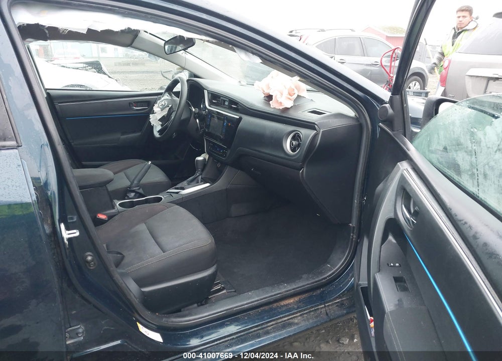 2018 TOYOTA COROLLA LE VIN: 5YFBURHE4JP794848