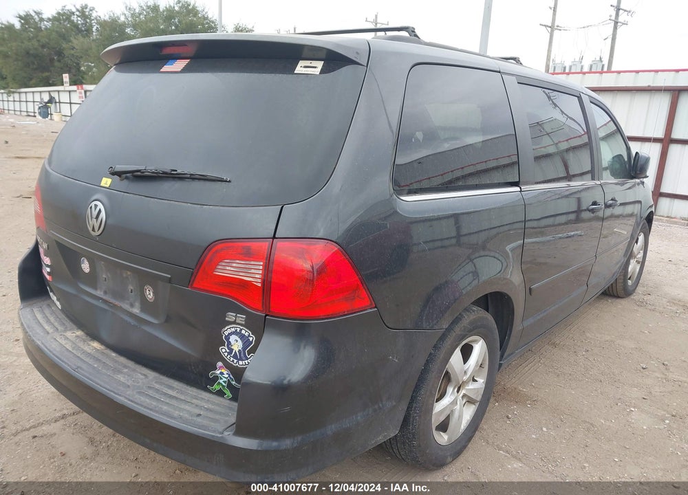 2011 VOLKSWAGEN ROUTAN SE VIN: 2V4RW3DG6BR767090