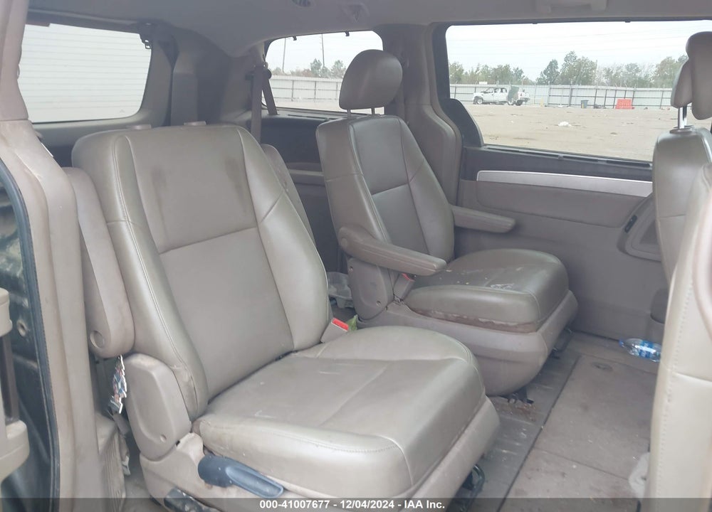 2011 VOLKSWAGEN ROUTAN SE VIN: 2V4RW3DG6BR767090