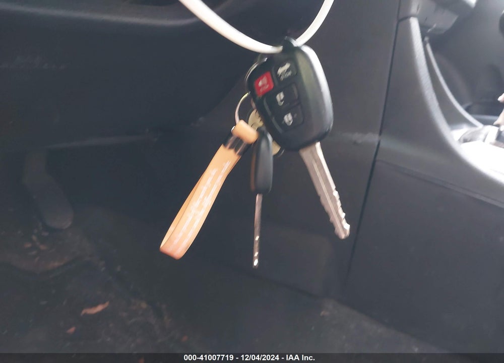 2015 TOYOTA COROLLA LE VIN: 2T1BURHE7FC328970
