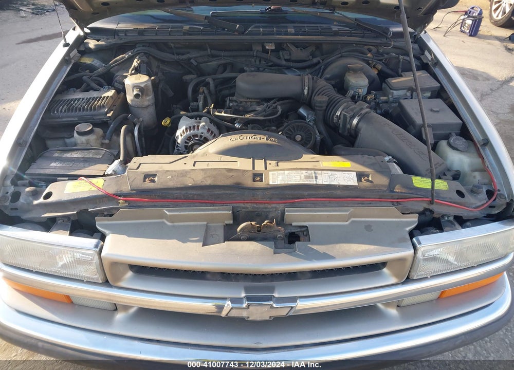 2000 CHEVROLET BLAZER LT VIN: 1GNDT13W6Y2104143