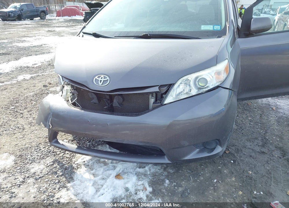 2015 TOYOTA SIENNA LE 8 PASSENGER VIN: 5TDKK3DC9FS670189