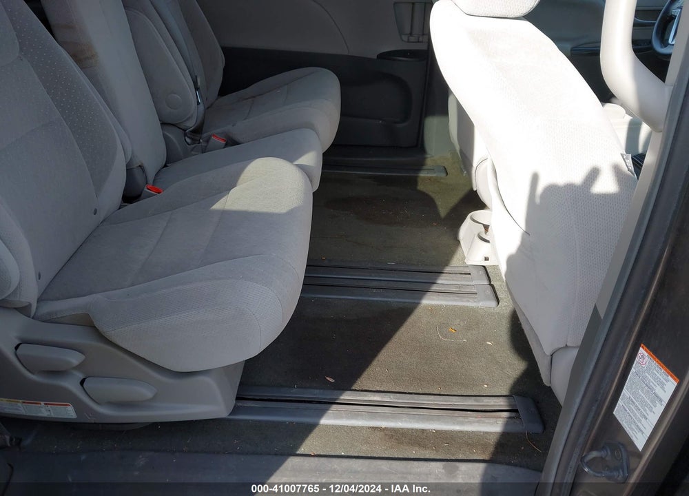 2015 TOYOTA SIENNA LE 8 PASSENGER VIN: 5TDKK3DC9FS670189