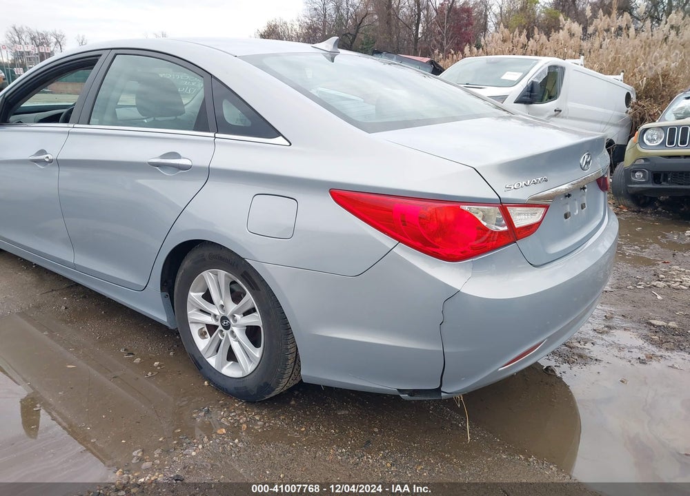 2011 HYUNDAI SONATA VIN: 5NPEB4AC5BH235385