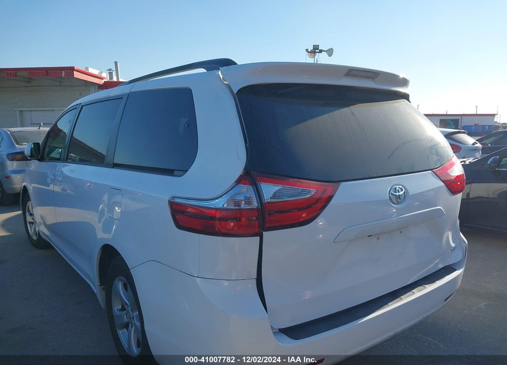 2017 TOYOTA SIENNA LE 8 PASSENGER VIN: 5TDKZ3DC7HS888081