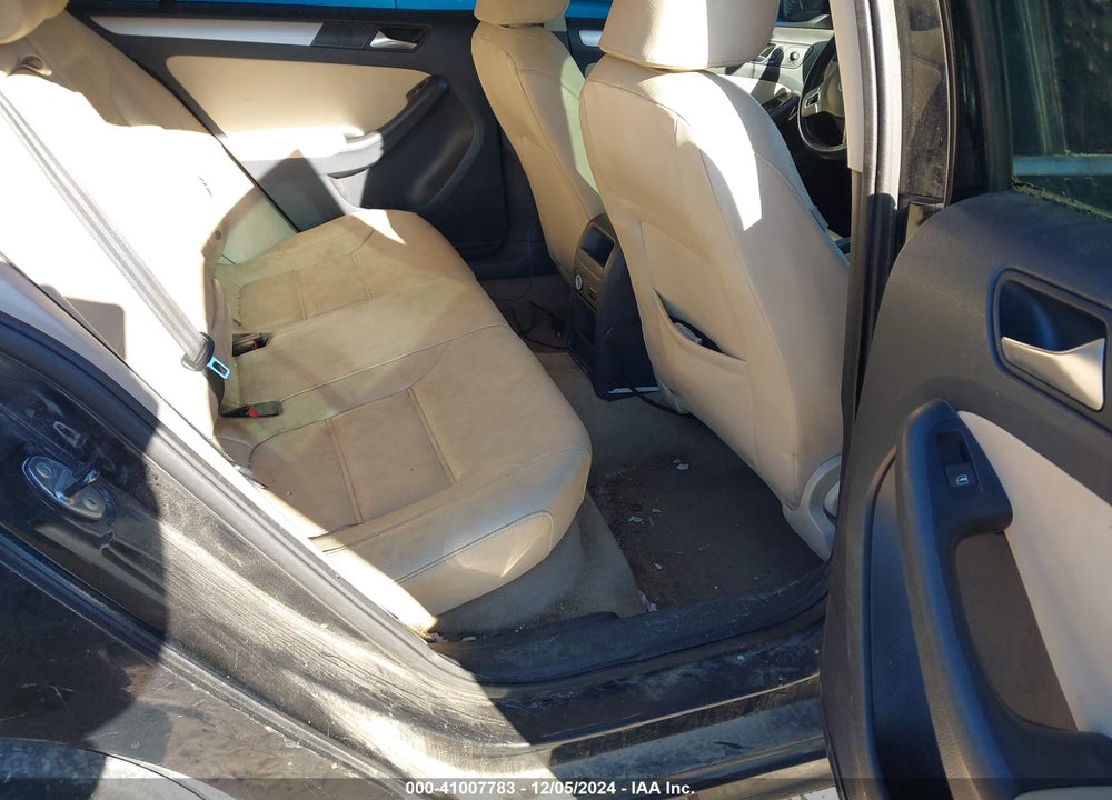 2011 VOLKSWAGEN JETTA 2.0L TDI VIN: 3VWLL7AJ1BM097968