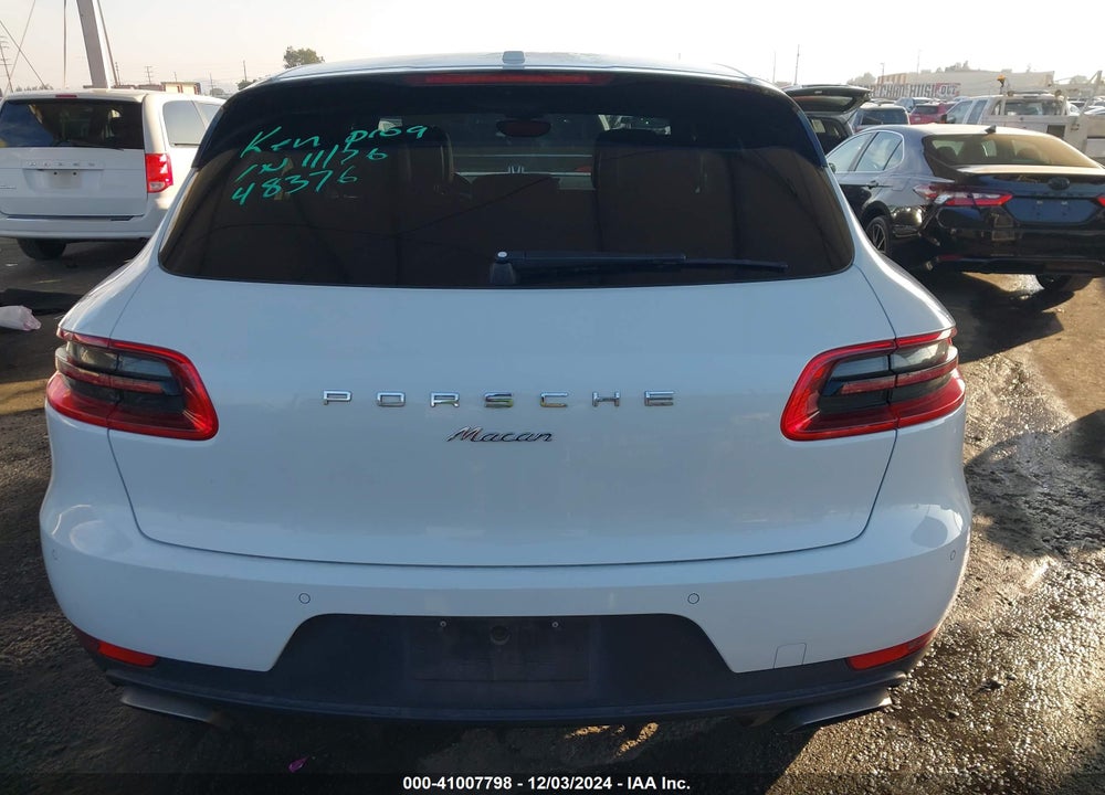 2018 PORSCHE MACAN VIN: WP1AA2A51JLB07614