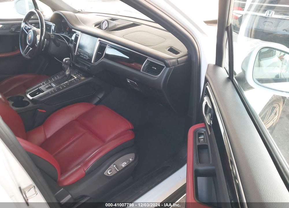 2018 PORSCHE MACAN VIN: WP1AA2A51JLB07614