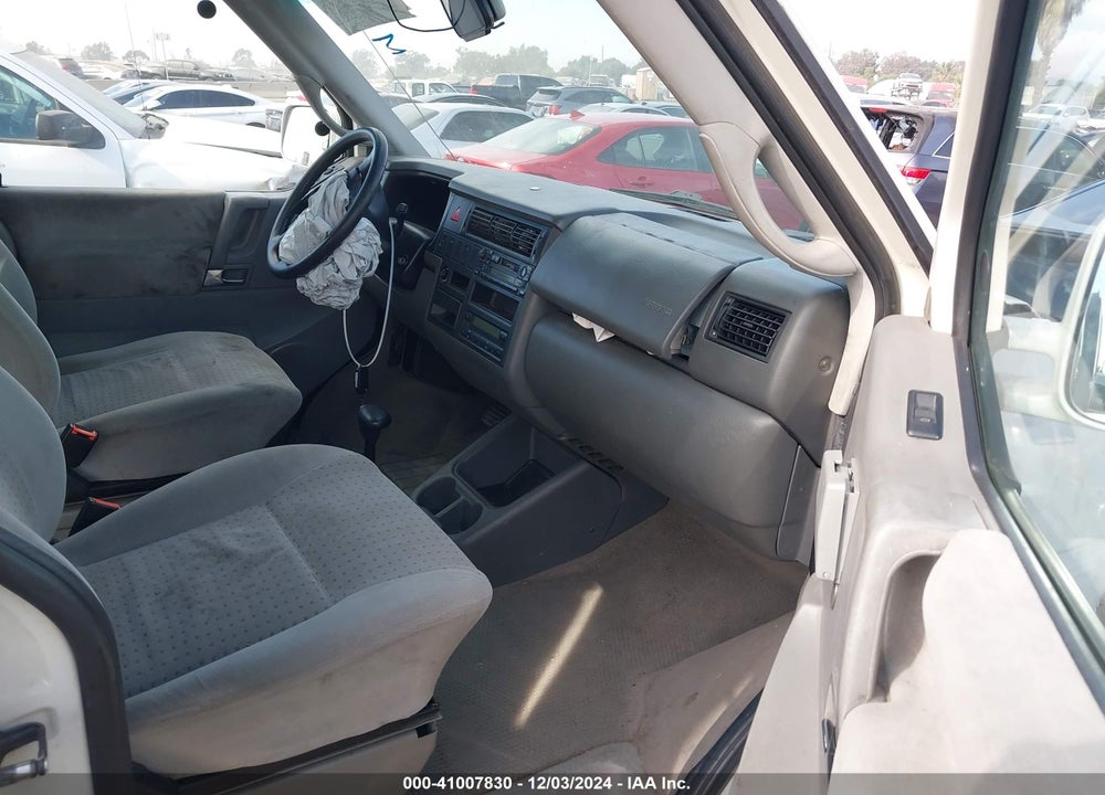 2002 VOLKSWAGEN EUROVAN GLS VIN: WV2KB470X2H046408