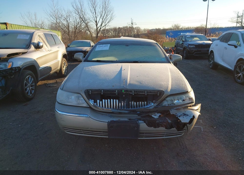 2007 LINCOLN TOWN CAR SIGNATURE LIMITED VIN: 1LNHM82W27Y623098