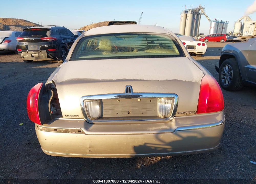 2007 LINCOLN TOWN CAR SIGNATURE LIMITED VIN: 1LNHM82W27Y623098