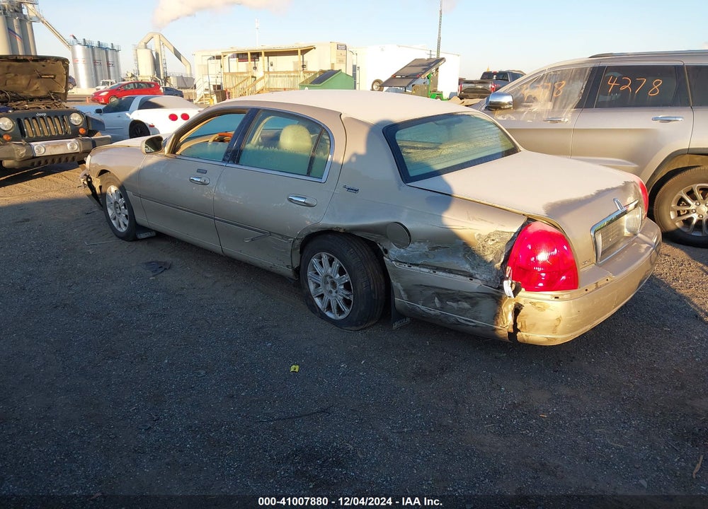 2007 LINCOLN TOWN CAR SIGNATURE LIMITED VIN: 1LNHM82W27Y623098