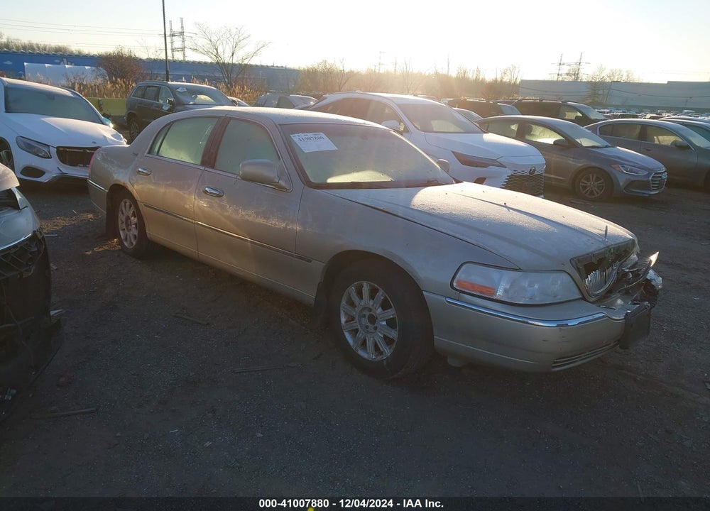 2007 LINCOLN TOWN CAR SIGNATURE LIMITED VIN: 1LNHM82W27Y623098
