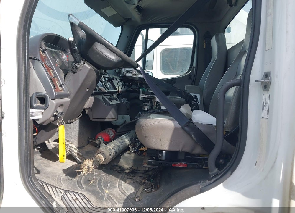 2010 FREIGHTLINER M2 106 MEDIUM DUTY VIN: 1FVACXDT1ADAU2008