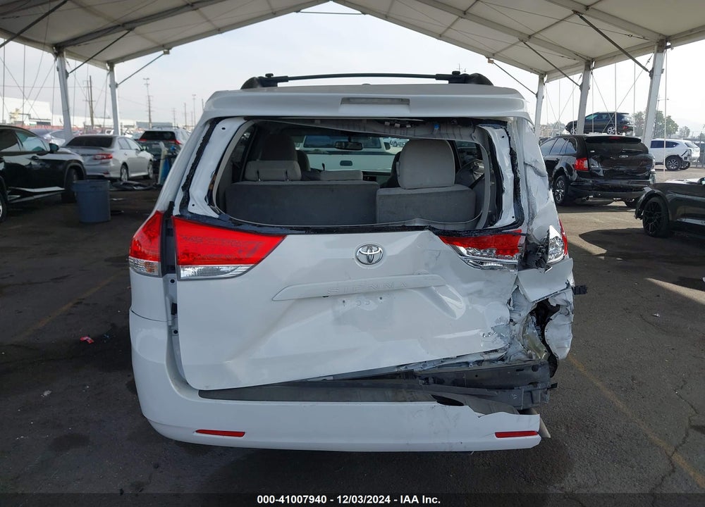 2014 TOYOTA SIENNA LE V6 8 PASSENGER VIN: 5TDKK3DC7ES501948