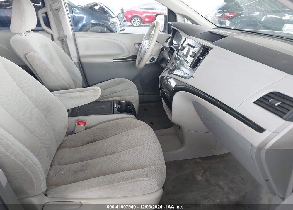 2014 TOYOTA SIENNA LE V6 8 PASSENGER VIN: 5TDKK3DC7ES501948