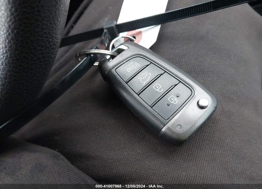 2019 HYUNDAI SANTA FE SE VIN: 5NMS2CAD1KH037244