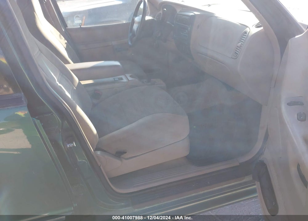 2000 FORD EXPLORER XLS VIN: 1FMZU62X1YUB77696