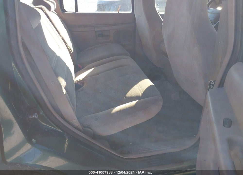 2000 FORD EXPLORER XLS VIN: 1FMZU62X1YUB77696
