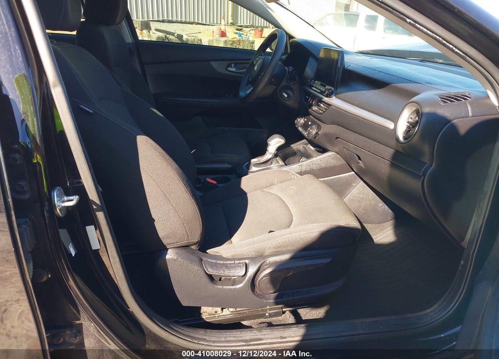 2019 KIA FORTE LXS VIN: 3KPF24AD9KE066232