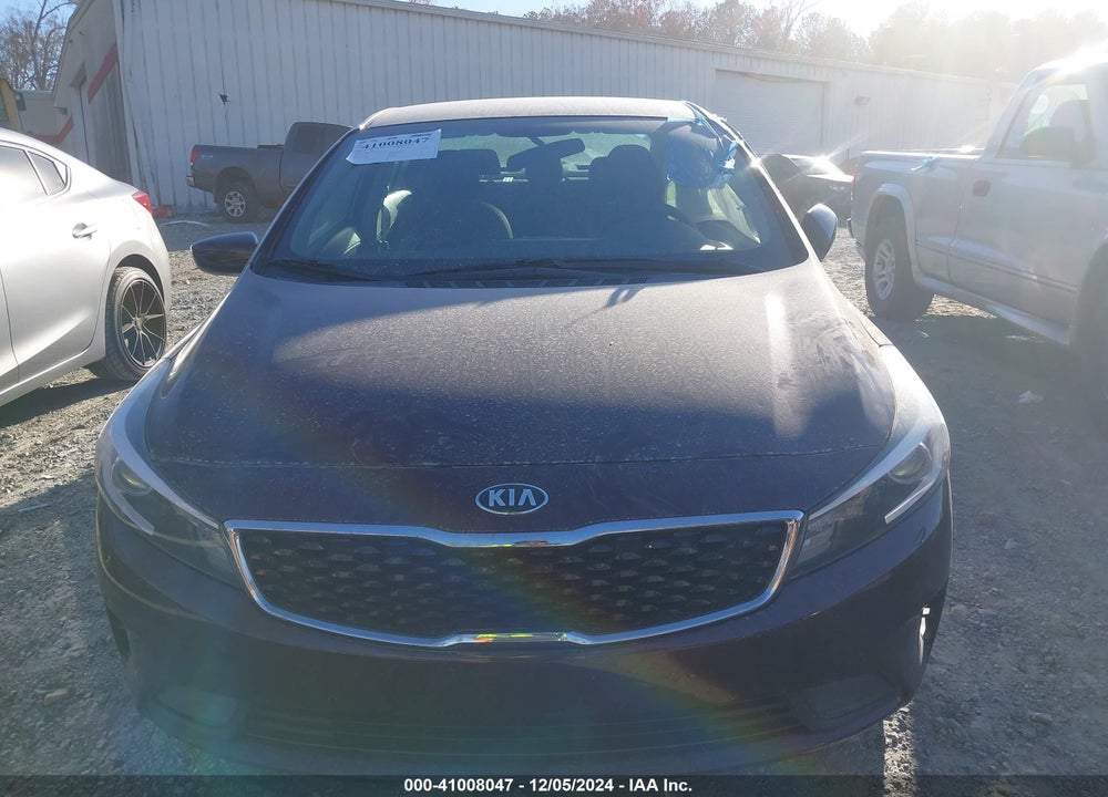 2017 KIA FORTE VIN: 3KPFK4A72HE093677