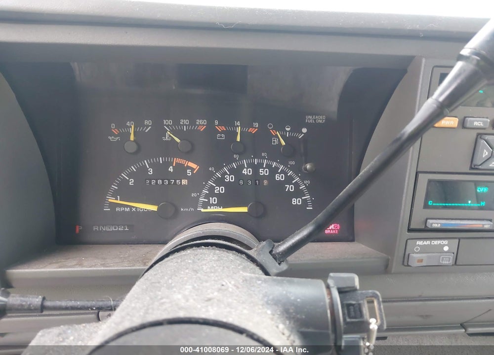 1994 CHEVROLET SUBURBAN K1500 VIN: 1GNFK16K6RJ388241