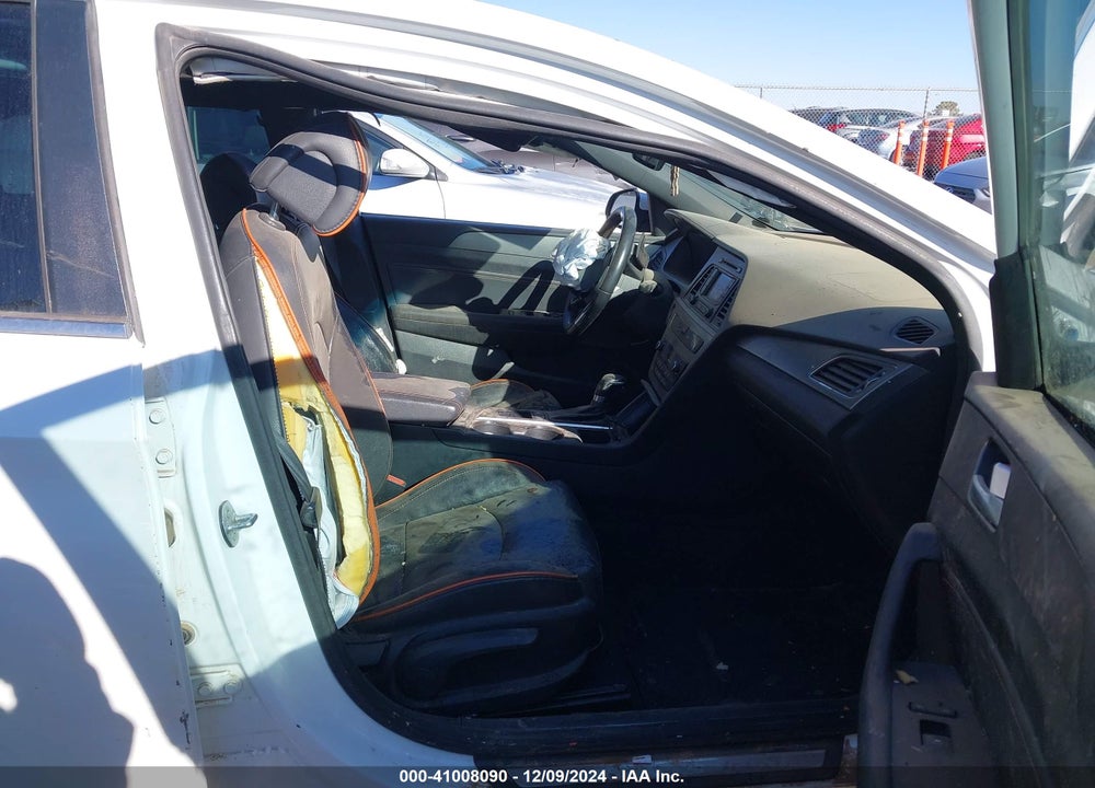 2015 HYUNDAI SONATA VIN: 5NPE34AB5FH096725