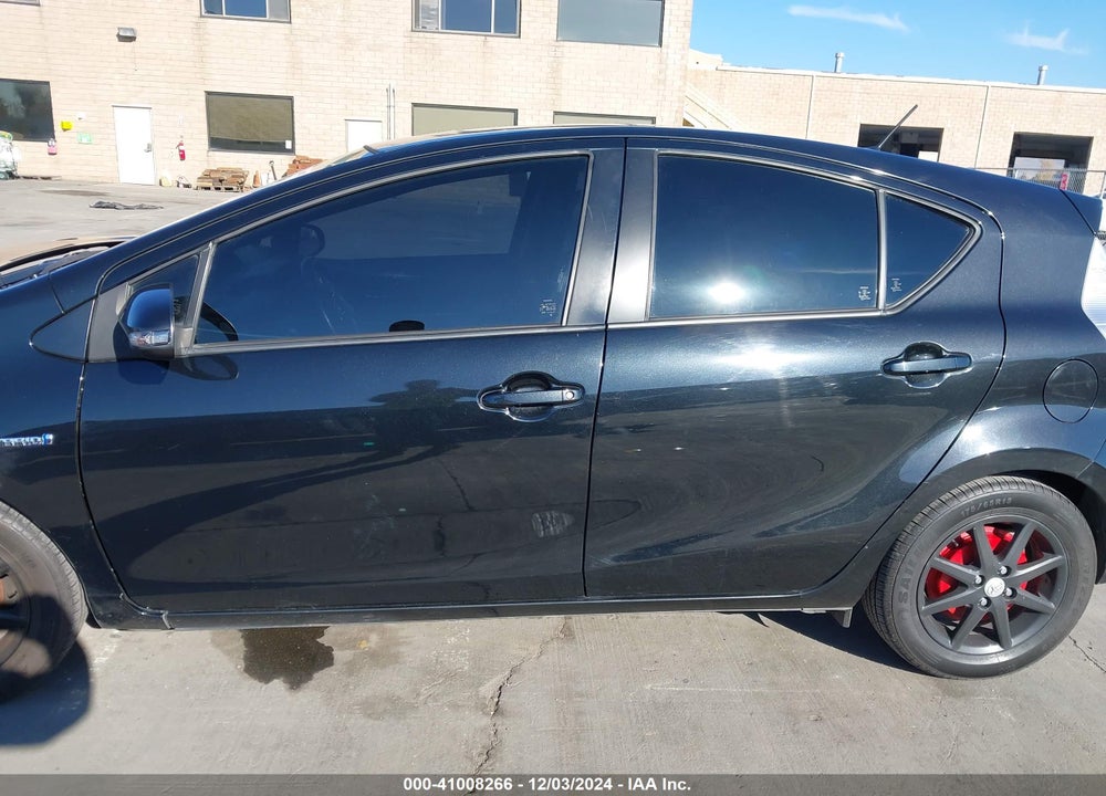 2013 TOYOTA PRIUS C VIN: JTDKDTB33D1032348