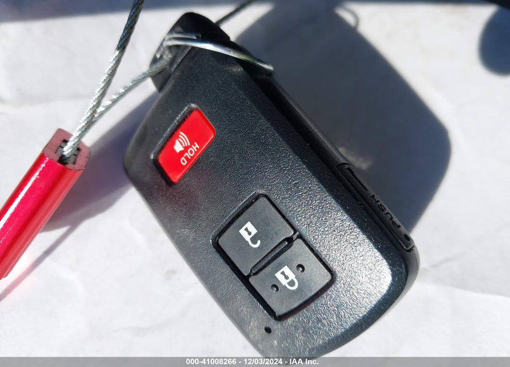 2013 TOYOTA PRIUS C VIN: JTDKDTB33D1032348