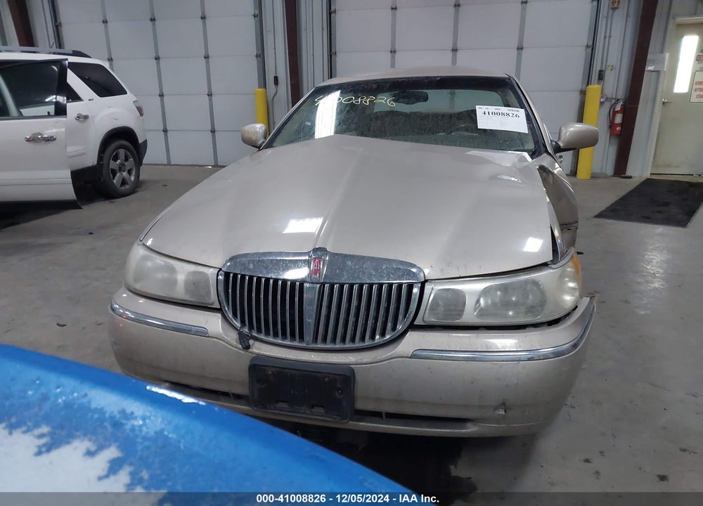 1998 LINCOLN TOWN CAR EXECUTIVE VIN: 1LNFM81W4WY667871