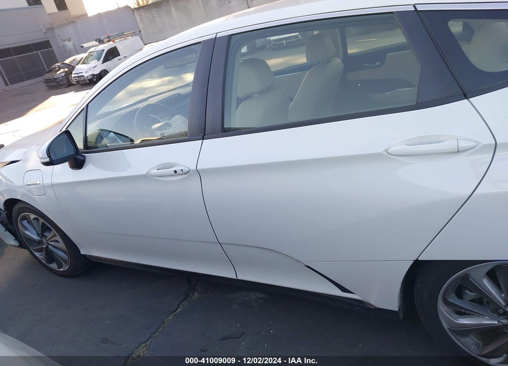 2018 HONDA CLARITY PLUG-IN HYBRID TOURING VIN: JHMZC5F3XJC001085