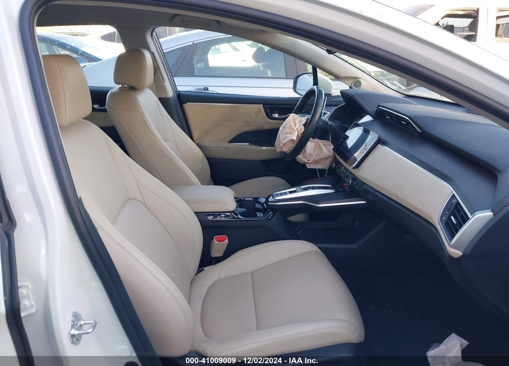 2018 HONDA CLARITY PLUG-IN HYBRID TOURING VIN: JHMZC5F3XJC001085