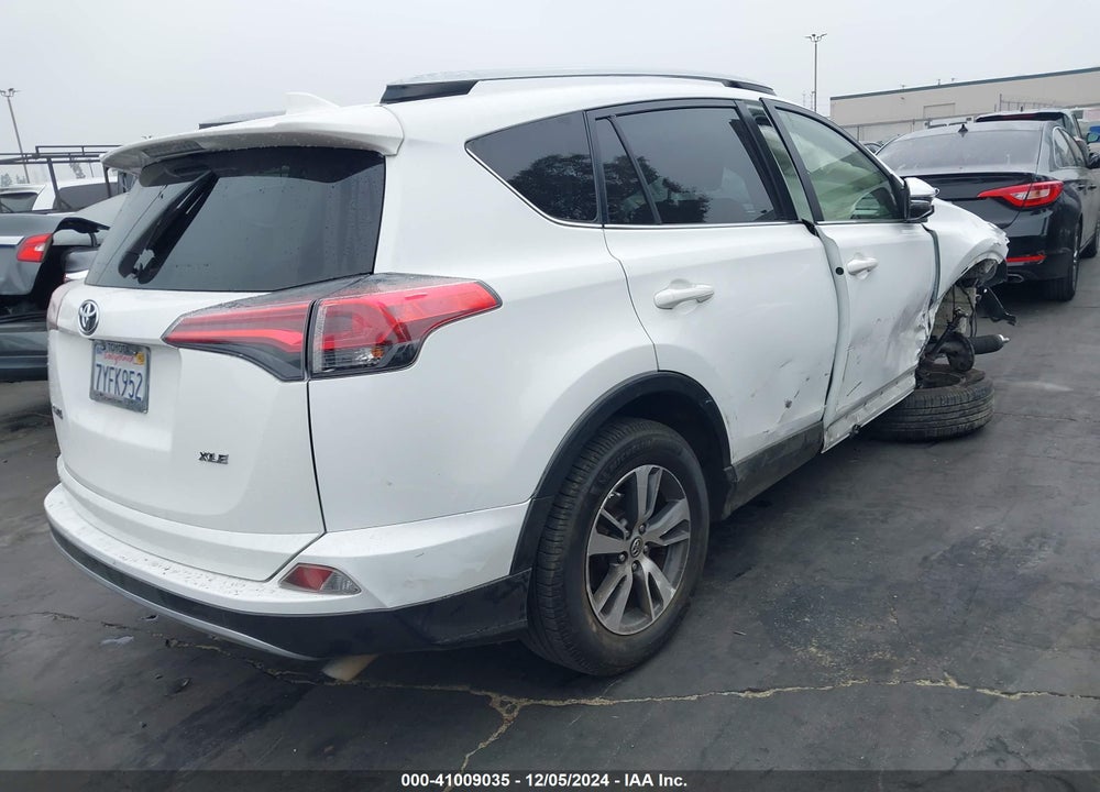 2017 TOYOTA RAV4 XLE VIN: JTMWFREV6HJ137676