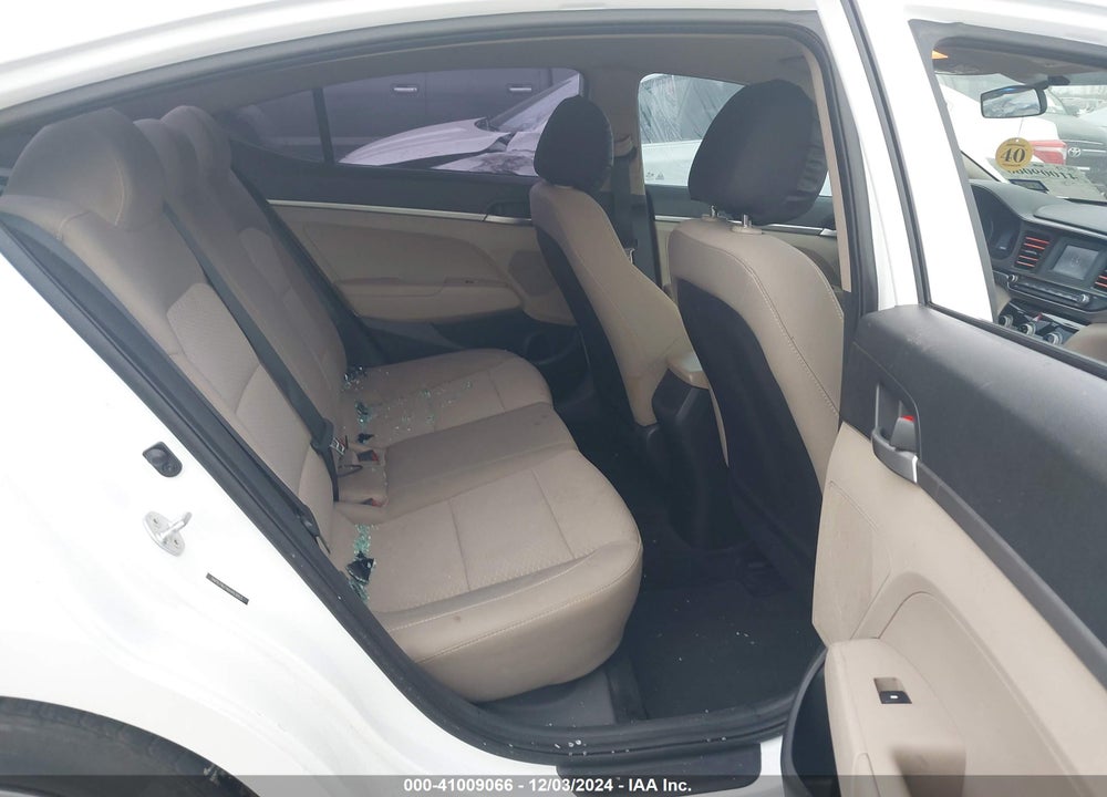 2019 HYUNDAI ELANTRA VIN: 5NPD74LF1KH453053