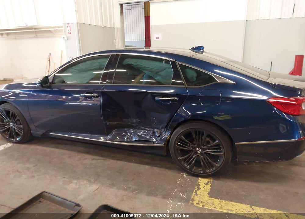 2018 HONDA ACCORD HYBRID TOURING VIN: 1HGCV3F92JA006045