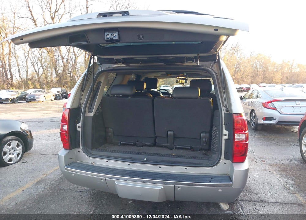 2009 CHEVROLET TAHOE LTZ VIN: 1GNFK33059R209705