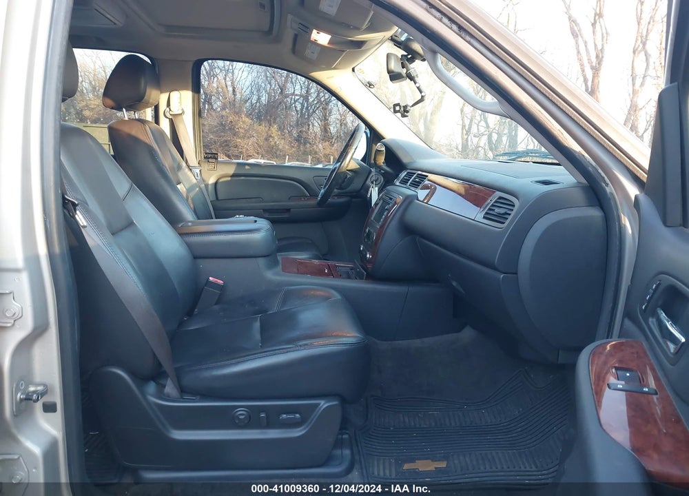 2009 CHEVROLET TAHOE LTZ VIN: 1GNFK33059R209705