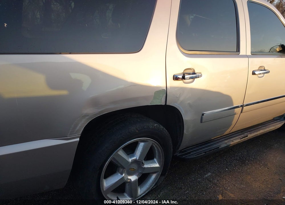 2009 CHEVROLET TAHOE LTZ VIN: 1GNFK33059R209705