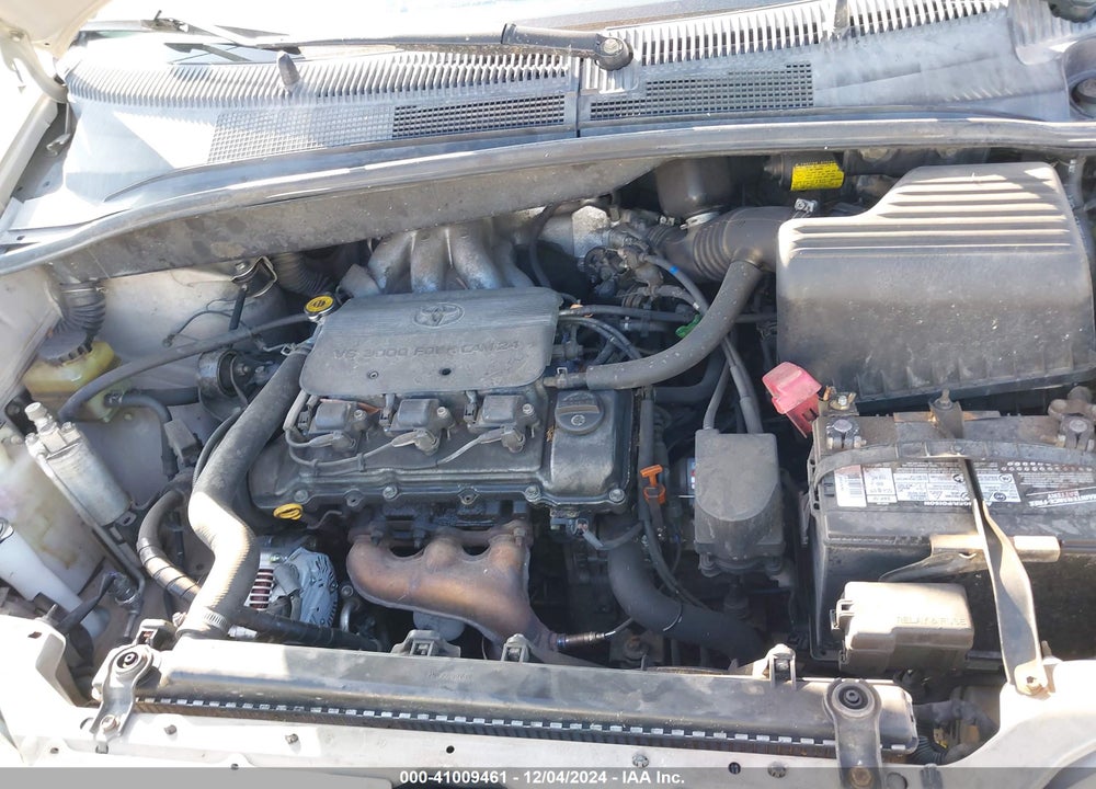 2000 TOYOTA SIENNA XLE VIN: 4T3ZF13C3YU240989