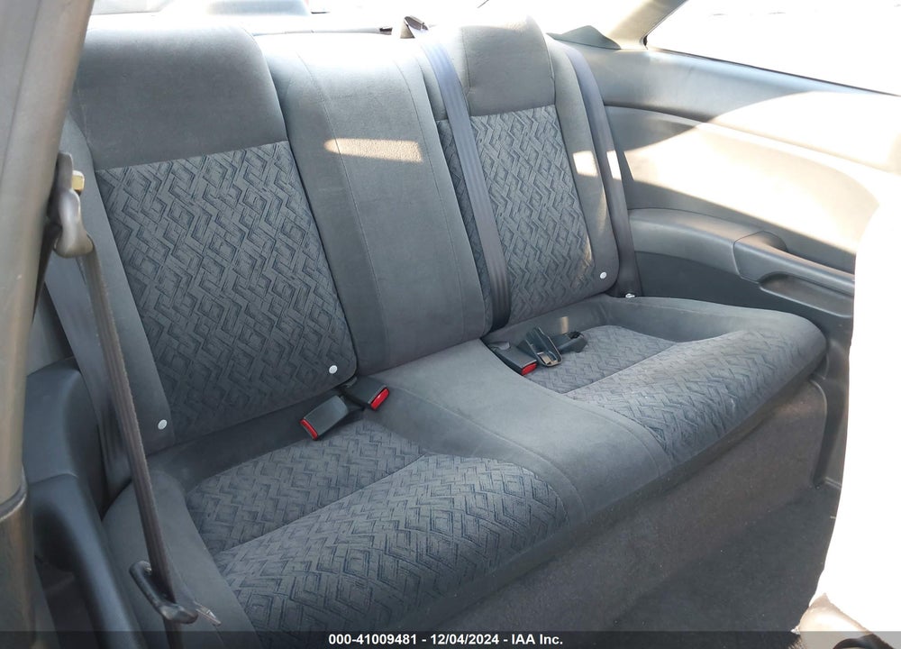 2001 HONDA CIVIC LX VIN: 1HGEM21531L062915